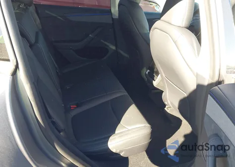 2026 Tesla Model Y Premium Rear-Wheel Drive z USA, uszkodzony, nr VIN 7SAYGDED9TA449264